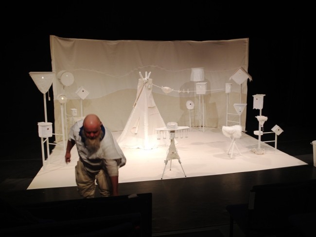 Teater Pero, Scenografi "Vit"